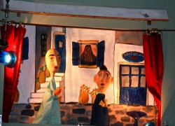 Οι μαθητές του Γυμνασίου Κυθήρων παίζουν κουκλοθέατρο!